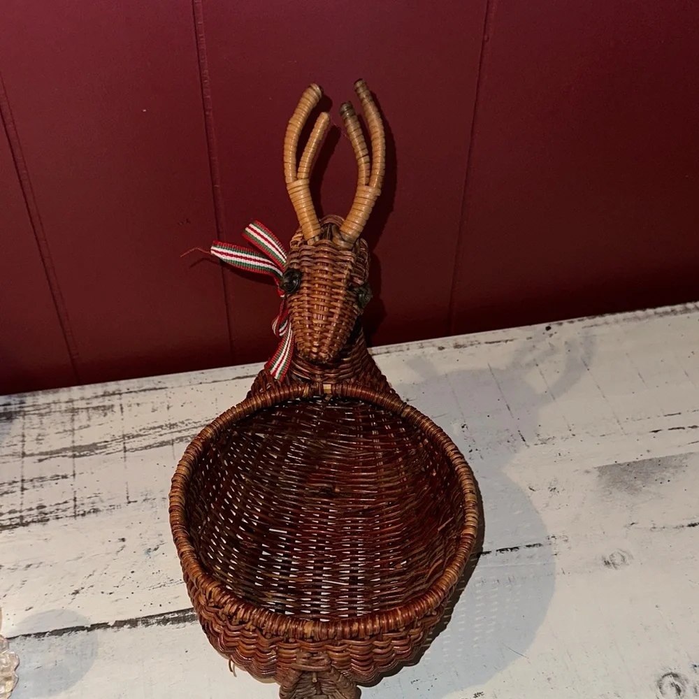 Wicker Reindeer Basket 🎄